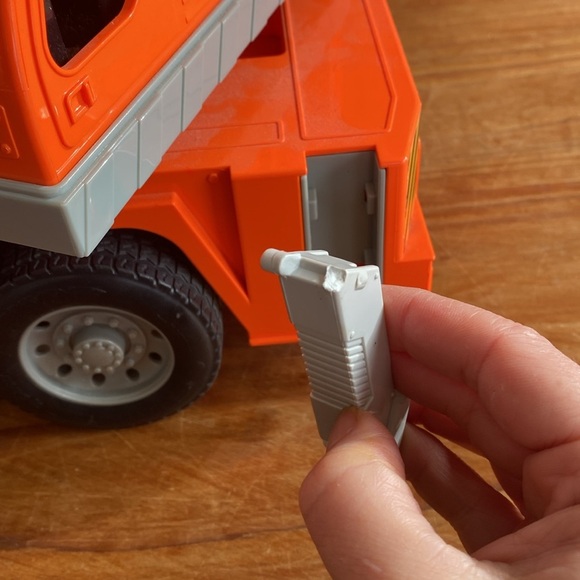 Large Crane Truck - Picture 7 of 15